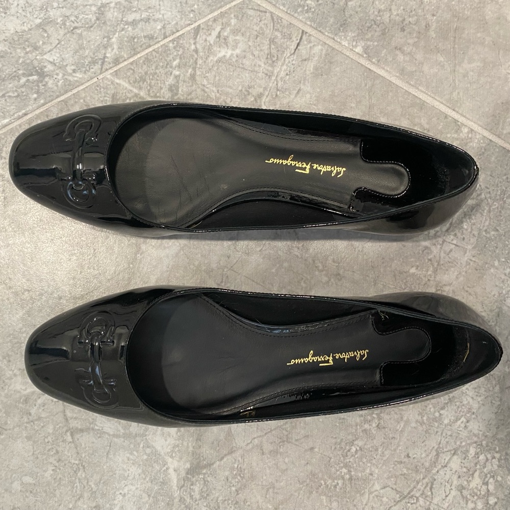 Womens size 9, black patent leather flats.